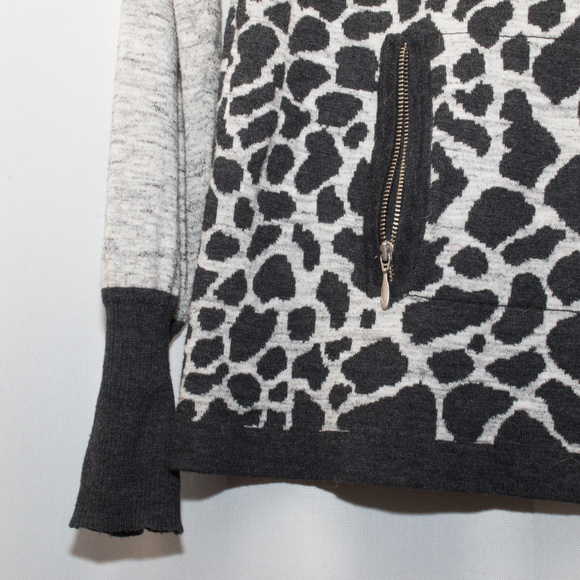Cullen Giraffe Animal Print Sweatshirt Size Medium - Picture 4 of 6